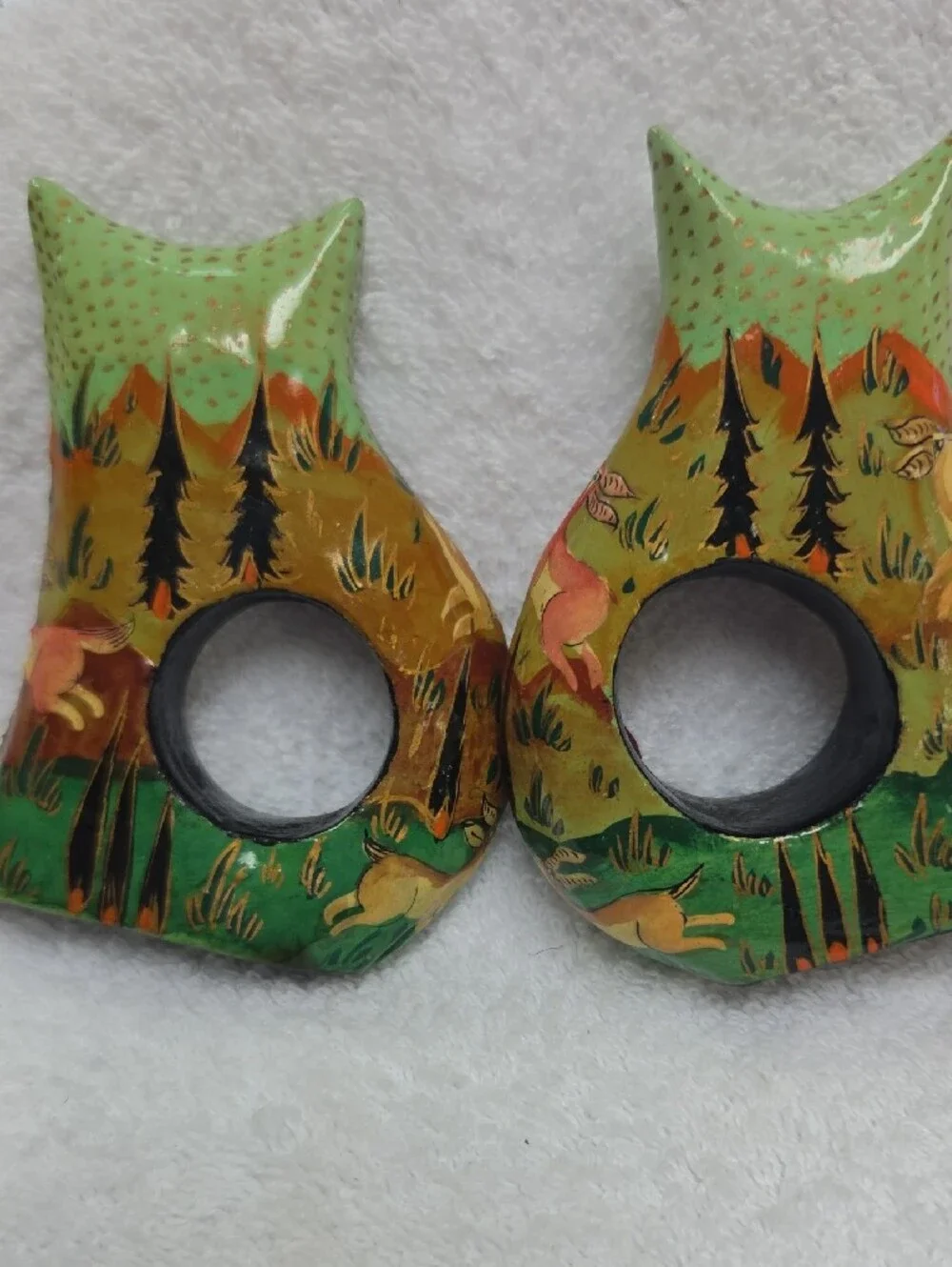 4 Cat-Themed Wooden Napkin Rings  - Green / Red
